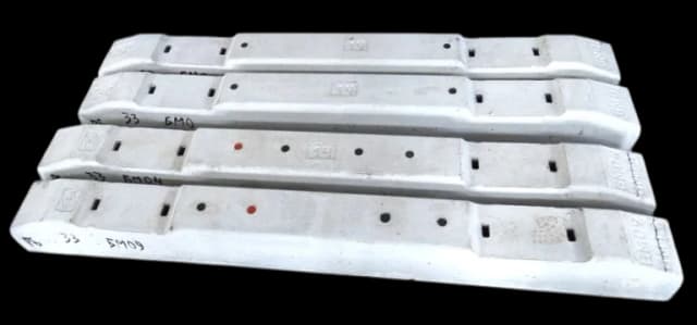 Reinforced concrete beams for railway switches